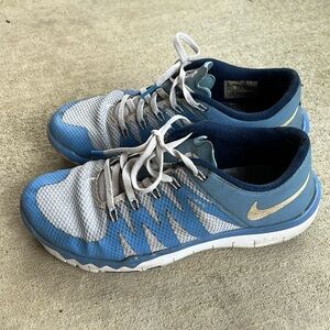 Nike Men’s UNC / Carolina Sneakers 2015